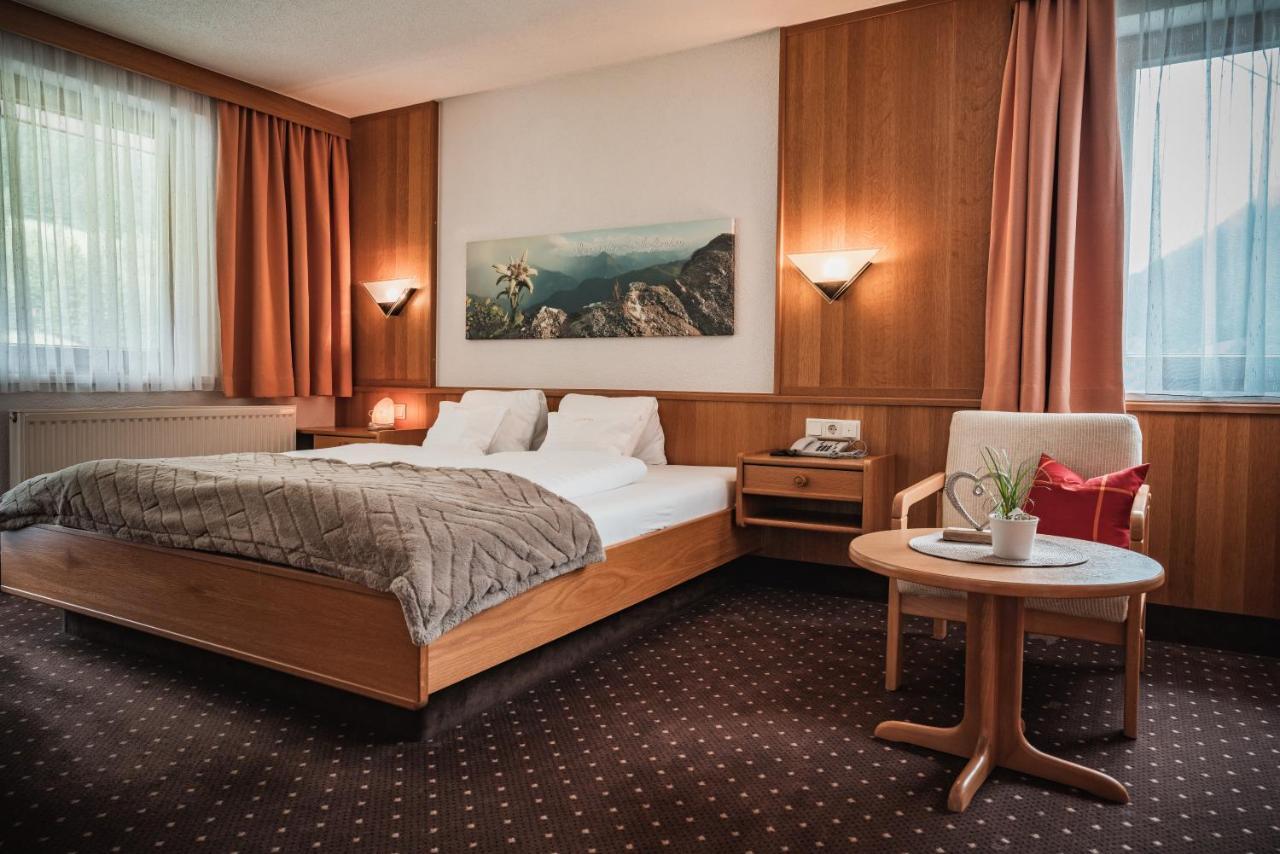 Hotel Garni Romantika Sankt Leonhard im Pitztal Ngoại thất bức ảnh
