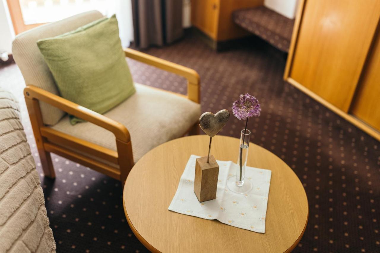 Hotel Garni Romantika Sankt Leonhard im Pitztal Ngoại thất bức ảnh