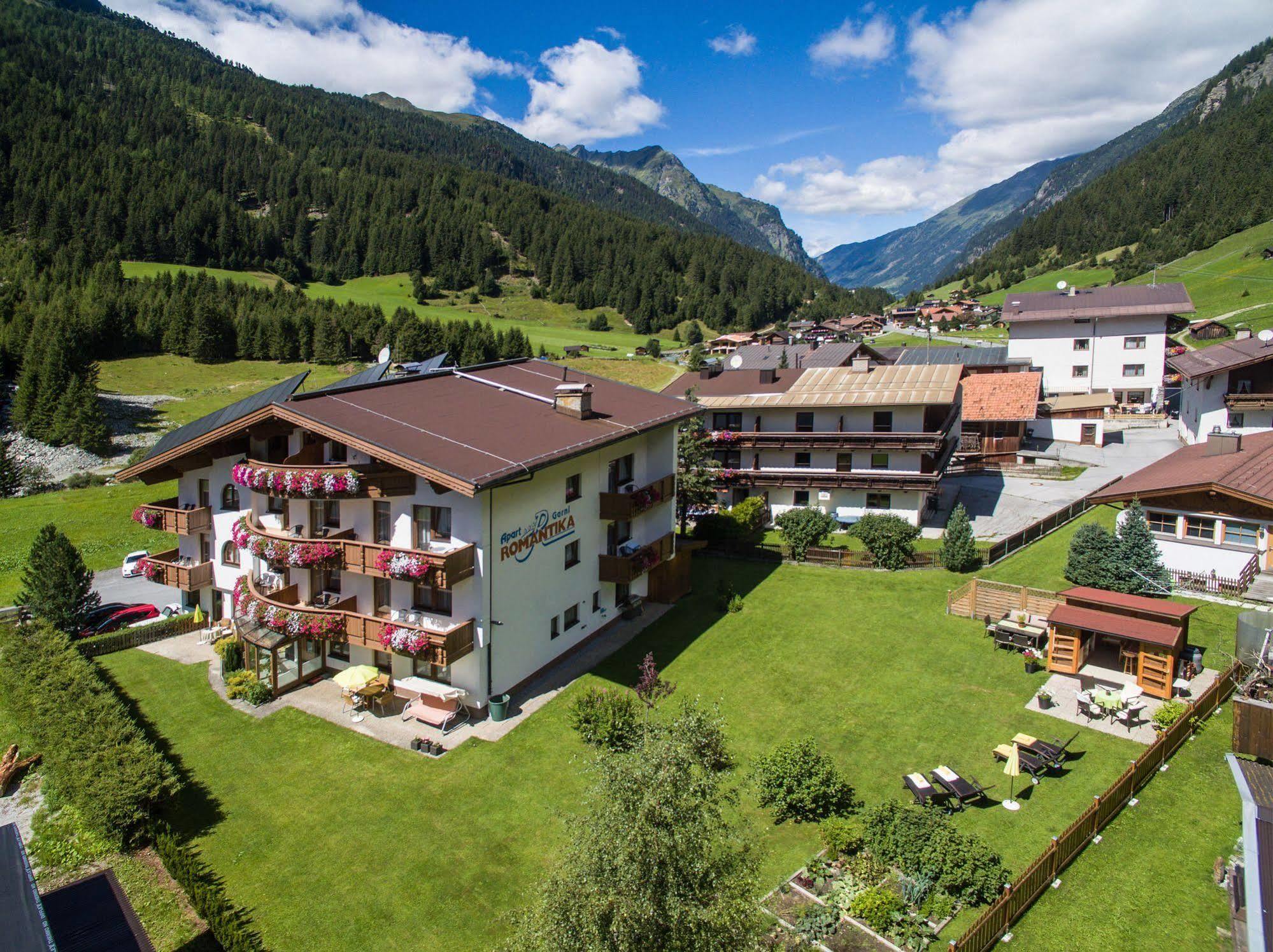 Hotel Garni Romantika Sankt Leonhard im Pitztal Ngoại thất bức ảnh