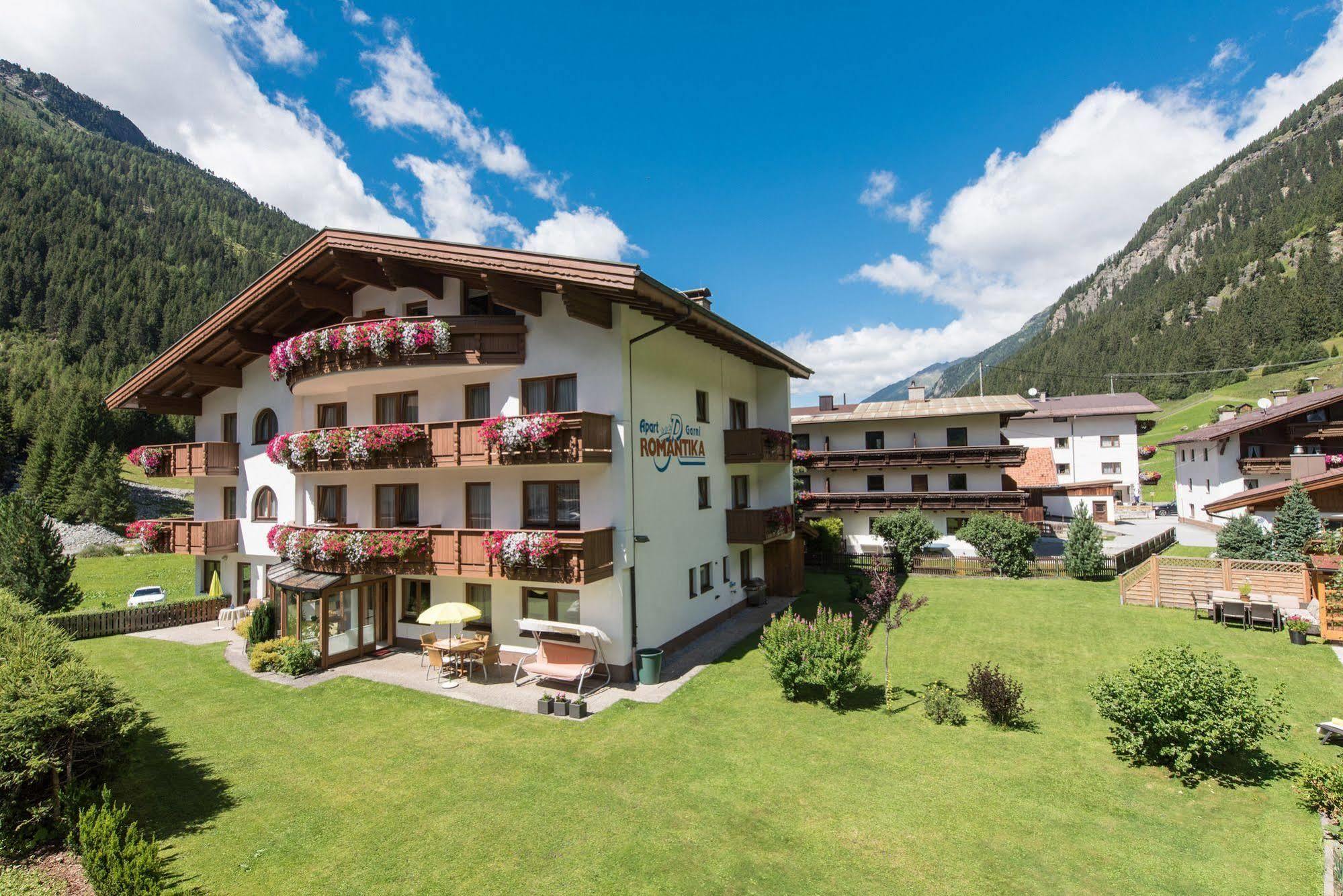 Hotel Garni Romantika Sankt Leonhard im Pitztal Ngoại thất bức ảnh