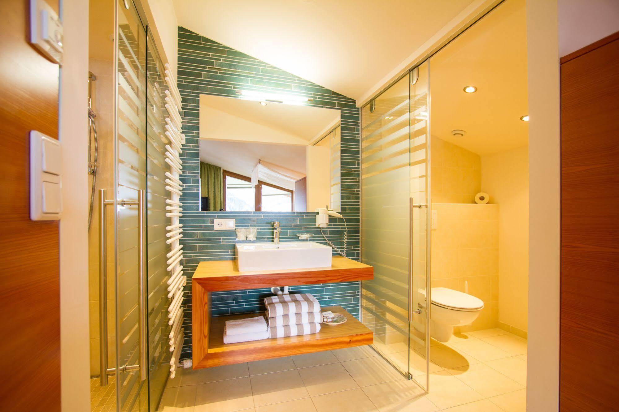 Hotel Garni Romantika Sankt Leonhard im Pitztal Ngoại thất bức ảnh