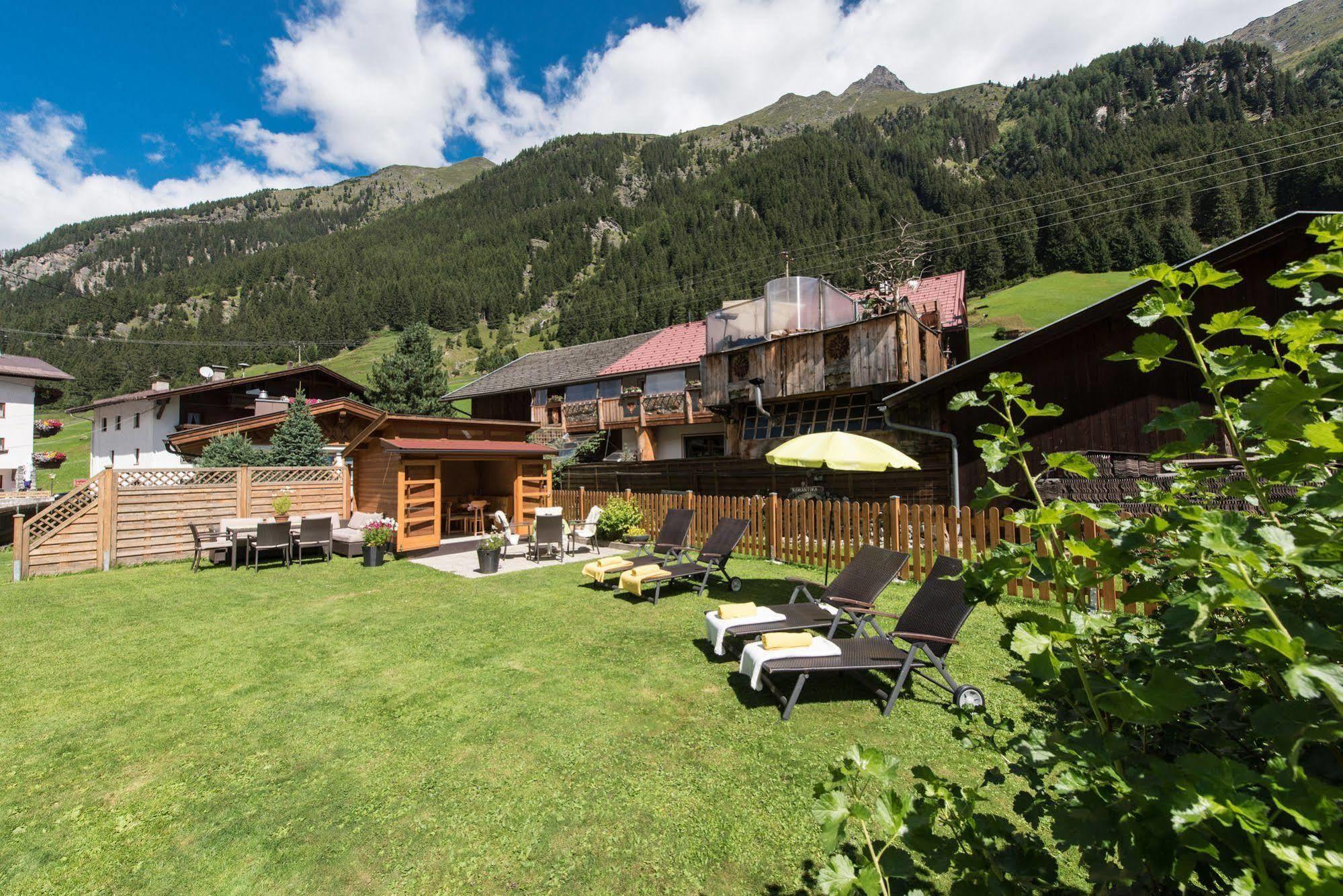 Hotel Garni Romantika Sankt Leonhard im Pitztal Ngoại thất bức ảnh