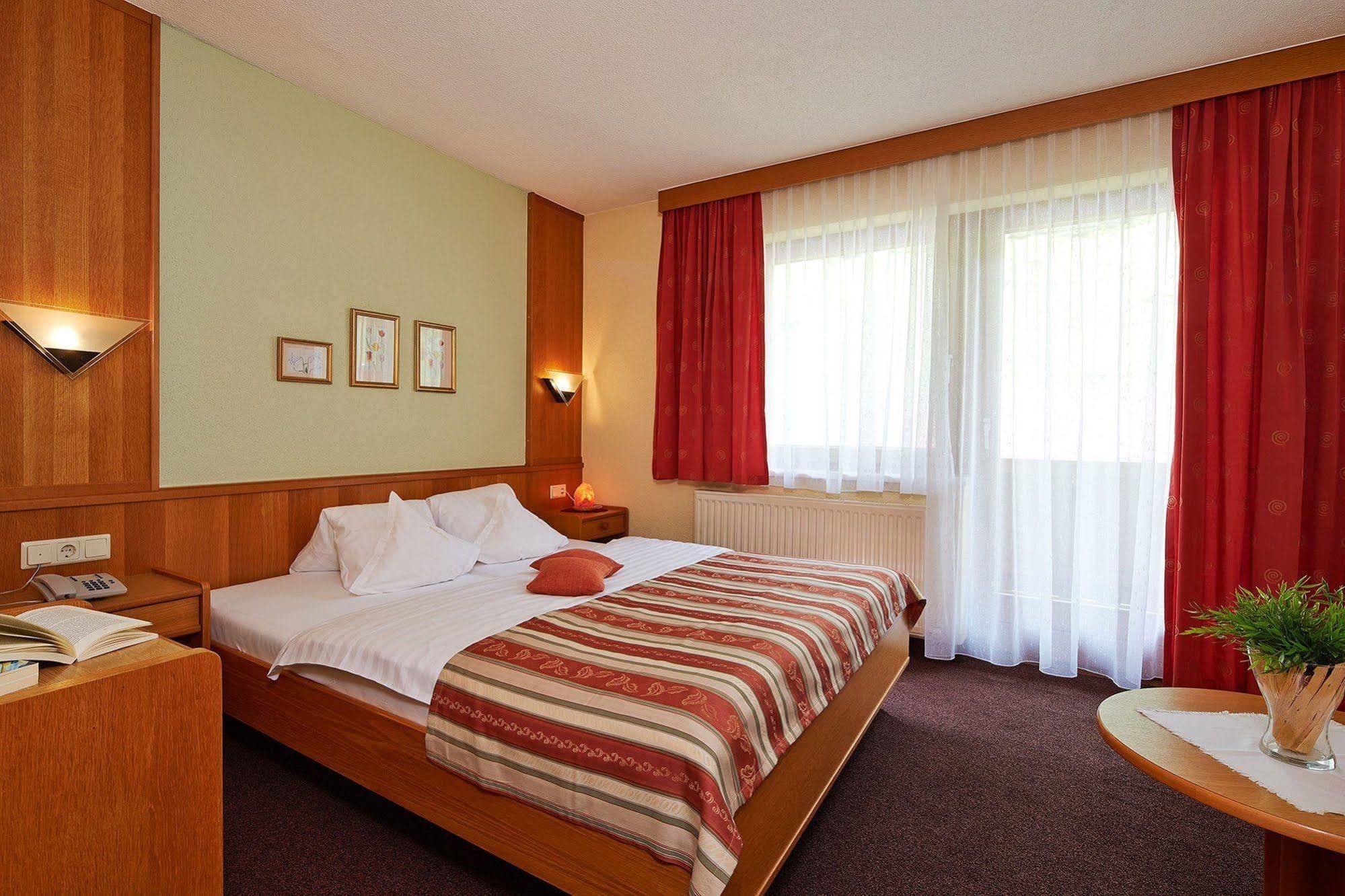 Hotel Garni Romantika Sankt Leonhard im Pitztal Ngoại thất bức ảnh